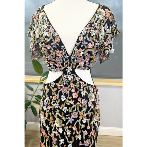 EMBELLISHED CUT OUT RUFFLED CAP SLEEVE COLUMN GOWN Style 5564 Size 12 - Picture 5 of 10